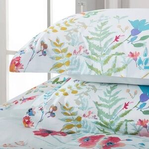 Cynthia Rowley Rectangle Pillowcases 39" x 23". Two pieces. Beautiful floral